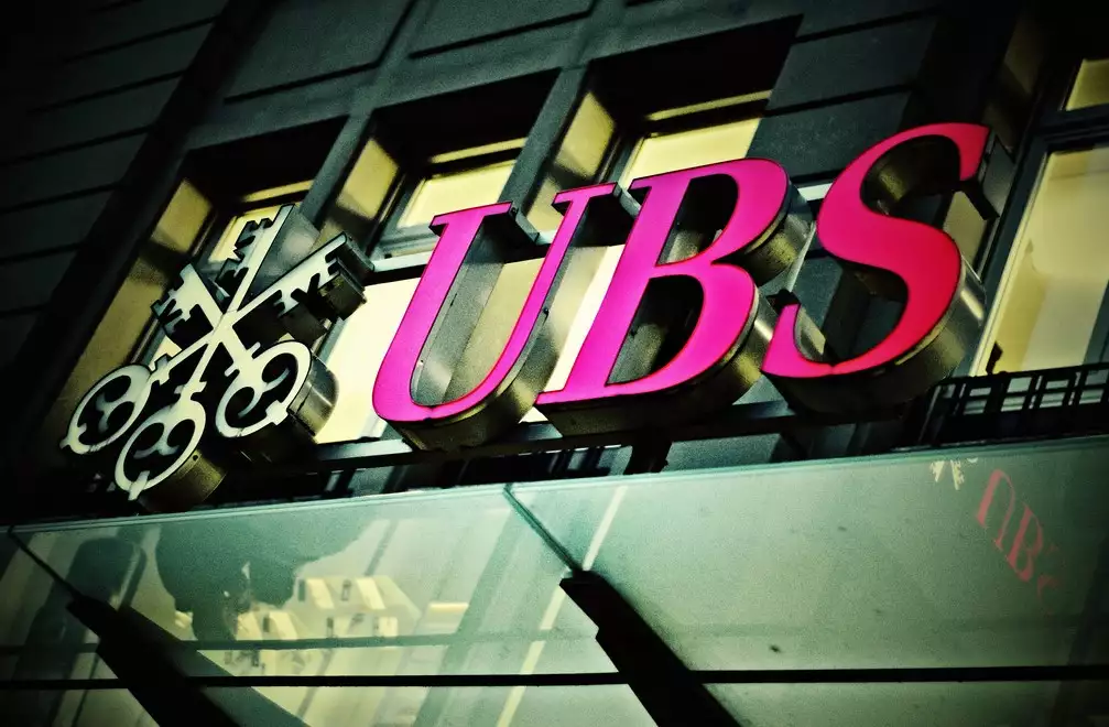 UBS, Zor Durumdaki Credit Suisse